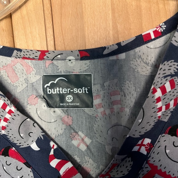Butter Soft Holiday monsters scrub top- 3XL - Picture 2 of 2